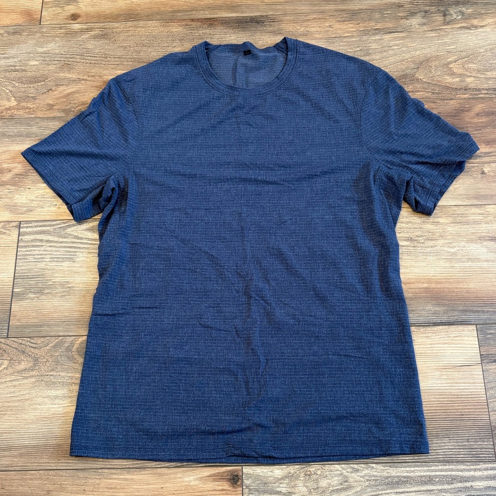 Lululemon In Mind Shirt mens size medium(see measurements)